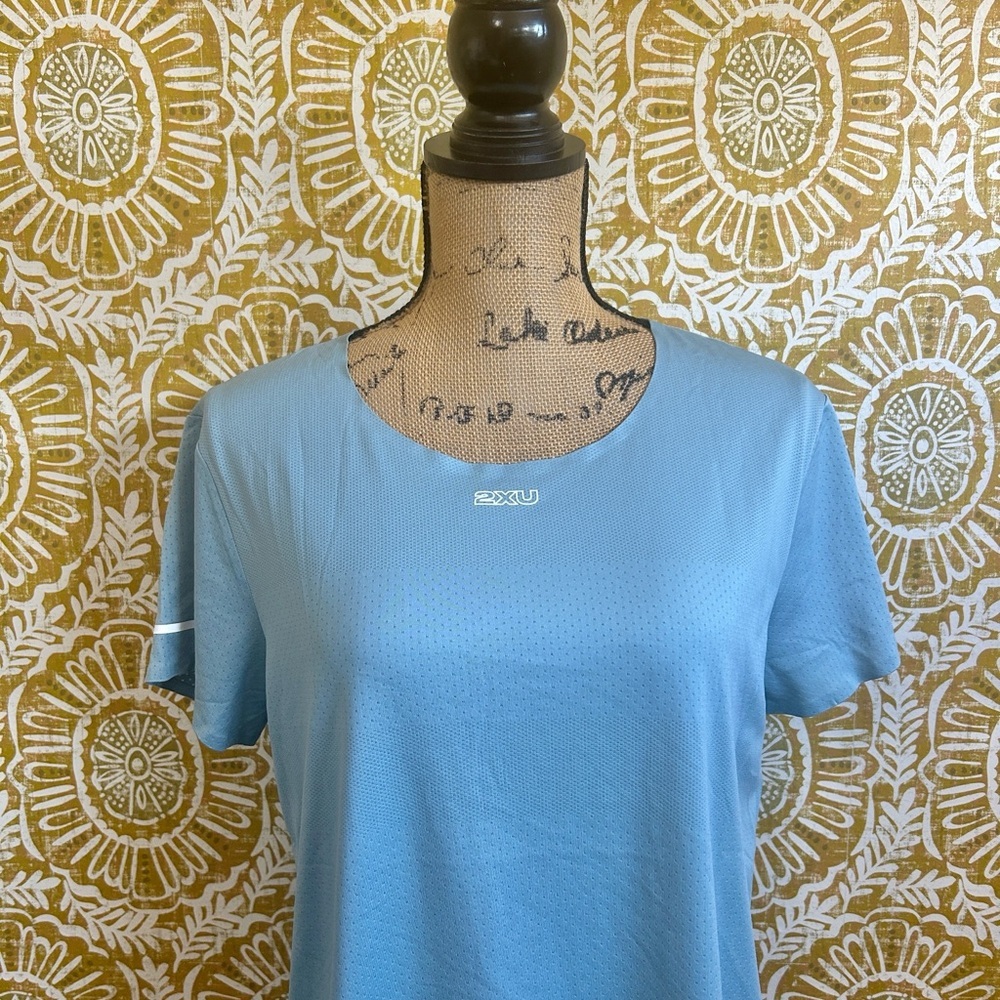2XU Women’s Light Speed Tech Short Sleeve T-Shirt in Sky Blue size XL - Picture 7 of 12
